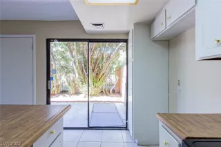 Photo #2: 2387116 Listing