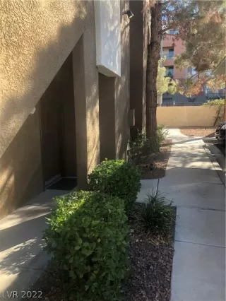 Photo #2: 2387165 Listing