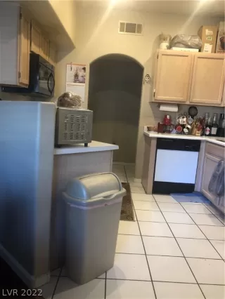 Photo #3: 2387165 Listing