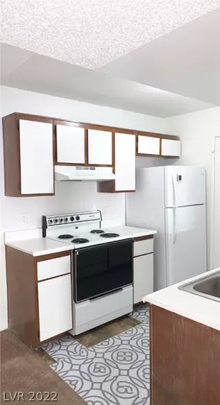 Photo #3: 2387181 Listing