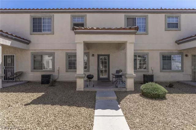 MLS: 2387208 Condo For Sale