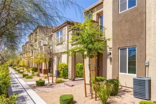 Photo #2: 2387216 Listing