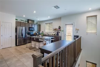 Photo #5: 2387216 Listing