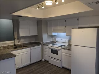 Photo #3: 2387260 Listing