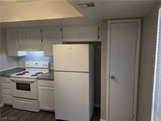 Photo #4: 2387260 Listing