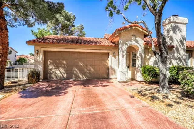 MLS: 2387279 Condo For Sale