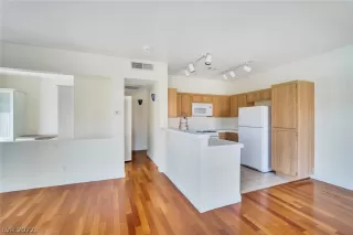 Photo #2: 2387295 Listing 