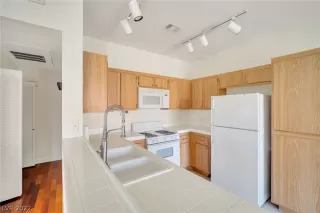 Photo #4: 2387295 Listing 