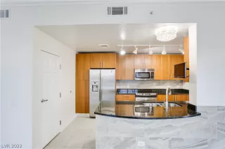 Photo #4: 2387297 Listing