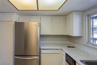 Photo #5: 2387299 Listing 