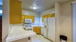 Photo #3: 2387321 Listing