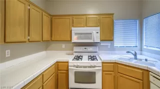 Photo #5: 2387321 Listing