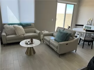 Photo #4: 2387330 Listing