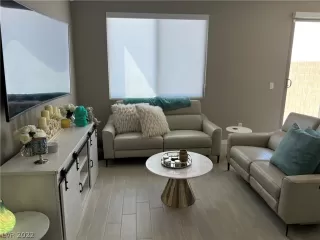 Photo #5: 2387330 Listing