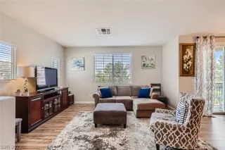 Photo #4: 2387394 Listing