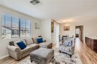 Photo #5: 2387394 Listing