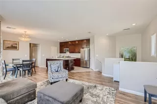 Photo #6: 2387394 Listing