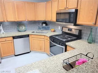 Photo #2: 2387445 Listing