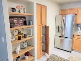 Photo #6: 2387445 Listing