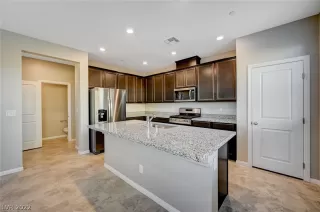 Photo #3: 2387456 Listing 