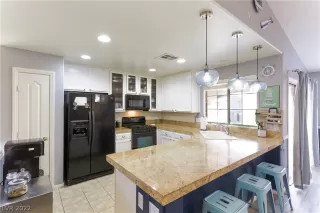 Photo #3: 2387459 Listing