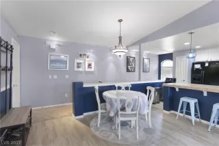 Photo #5: 2387459 Listing