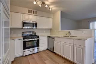 Photo #6: 2387466 Listing 