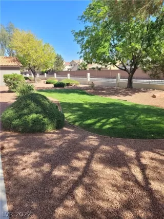 Photo #2: 2387561 Listing