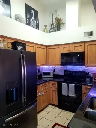 Photo #6: 2387561 Listing