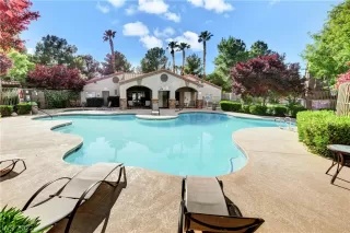 Photo #3: 2387582 Listing