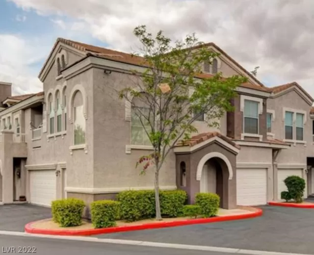 MLS: 2387612 Condo For Sale