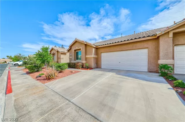 MLS: 2387619 Condo For Sale