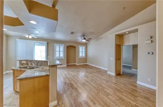 Photo #5: 2387619 Listing 