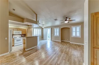 Photo #6: 2387619 Listing 