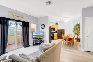 Photo #4: 2387631 Listing