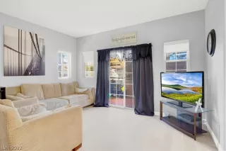 Photo #5: 2387631 Listing