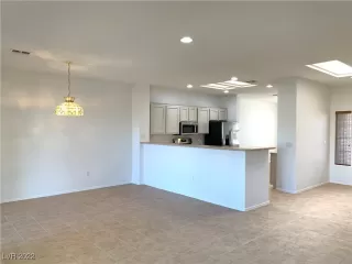 Photo #6: 2387659 Listing 