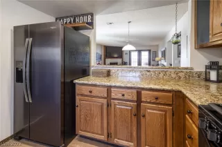 Photo #6: 2387661 Listing