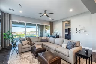 Photo #3: 2387691 Listing