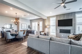 Photo #4: 2387691 Listing