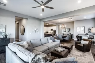 Photo #5: 2387691 Listing