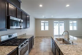 Photo #5: 2387702 Listing