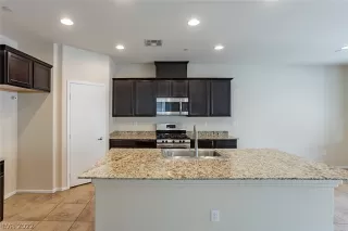 Photo #6: 2387702 Listing