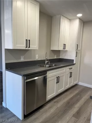 Photo #3: 2387732 Listing 