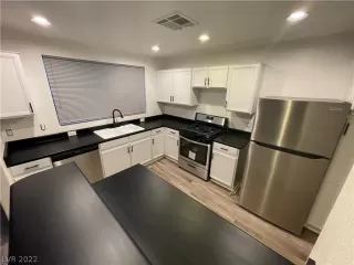 Photo #4: 2387744 Listing 