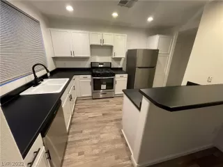 Photo #5: 2387744 Listing 