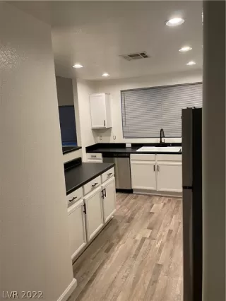 Photo #6: 2387744 Listing 