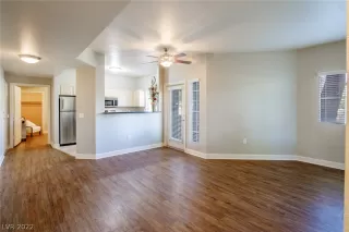 Photo #4: 2387779 Listing