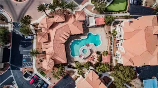 Photo #4: 2387786 Listing