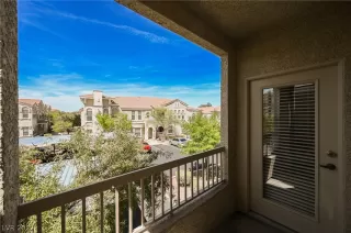 Photo #5: 2387786 Listing